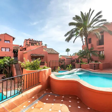 Beachside Penthouse Elviria 2 Bedrooms, Pools Open Year, Gym & Parking Lejlighed