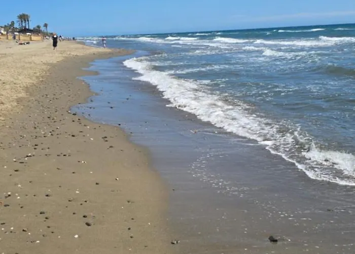 Beachside Penthouse Elviria 2 Bedrooms, Pools Open Year, Gym & Parking 马尔韦利亚