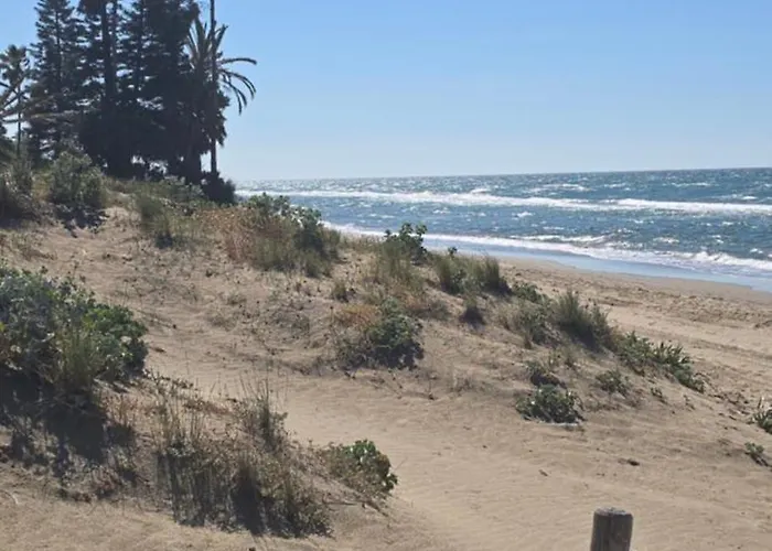 Beachside Penthouse Elviria 2 Bedrooms, Pools Open Year, Gym & Parking 马尔韦利亚