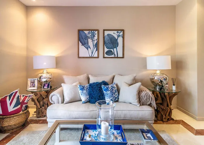 公寓 Beachside Penthouse Elviria 2 Bedrooms, Pools Open Year, Gym & Parking 马尔韦利亚