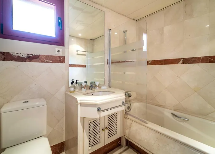 Beachside Penthouse Elviria 2 Bedrooms, Pools Open Year, Gym & Parking Marbella