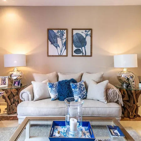 公寓 Beachside Penthouse Elviria 2 Bedrooms, Pools Open Year, Gym & Parking 马尔韦利亚