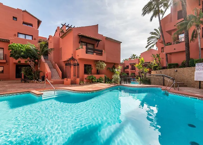 Beachside Penthouse Elviria 2 Bedrooms, Pools Open Year, Gym & Parking * Marbella