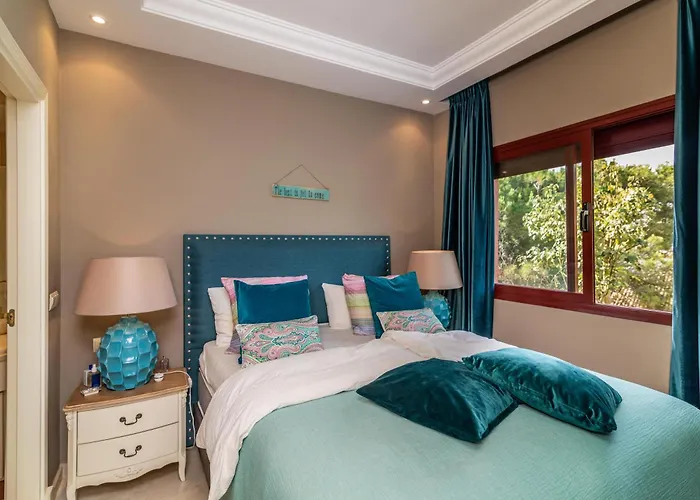 Beachside Penthouse Elviria 2 Bedrooms, Pools Open Year, Gym & Parking * 马尔韦利亚