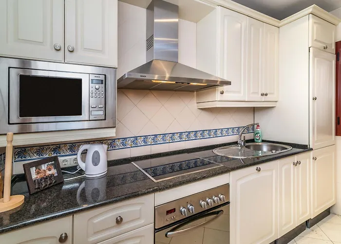 公寓 Beachside Penthouse Elviria 2 Bedrooms, Pools Open Year, Gym & Parking