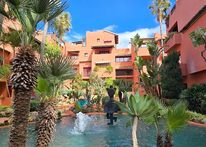 公寓 Beachside Penthouse Elviria 2 Bedrooms, Pools Open Year, Gym & Parking 马尔韦利亚