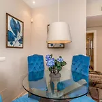 Beachside Penthouse Elviria 2 Bedrooms, Pools Open Year, Gym & Parking ماربيا