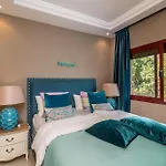Beachside Penthouse Elviria 2 Bedrooms, Pools Open Year, Gym & Parking * ماربيا