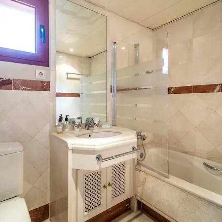 Beachside Penthouse Elviria 2 Bedrooms, Pools Open Year, Gym & Parking Марбелья