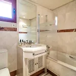 Beachside Penthouse Elviria 2 Bedrooms, Pools Open Year, Gym & Parking מארבלה