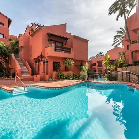 Beachside Penthouse Elviria 2 Bedrooms, Pools Open Year, Gym & Parking * מארבלה